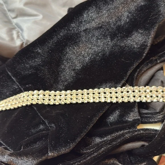 Elegant Black Velvet body suit Top with rhinestone straps size 8 - Picture 4 of 4